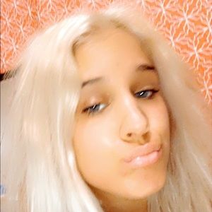 Meet your Posher, Alexis